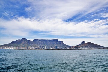 Blick &uuml;ber Table Bay auf Kapstadt