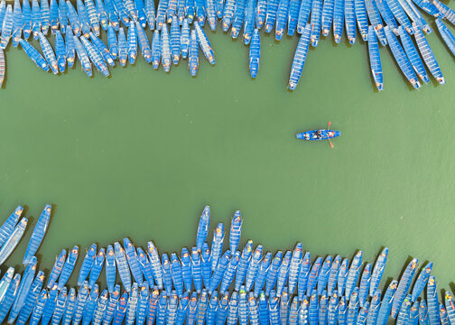 Tourist rowing boats.