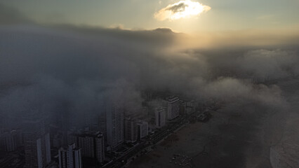 Fototapeta premium praia grande- fog is coming