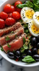 Fresh ni&ccedil;oise salad with seared tuna and boiled eggs for a delicious spring meal