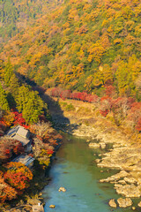 日本の風景・秋　京都嵯峨嵐山　紅葉の保津峡（嵐峡）