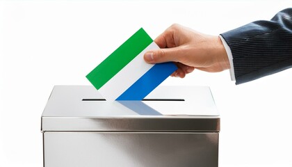 シエラレオネの国旗の投票用紙を投票する手と投票箱。選挙。(Hand and ballot box voting a ballot paper with the Sierra Leone flag on it. election.)
