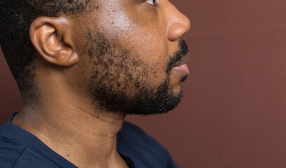 Obraz premium Brown skin man with even skin and a full beard and moustache, Round faced light skin man with facial hair