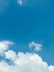 Obraz premium Beautiful blue sky background with clouds
