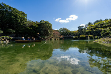 Obraz premium 秋空の栗林公園