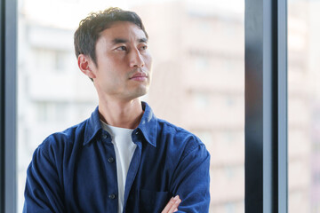 怒る男性