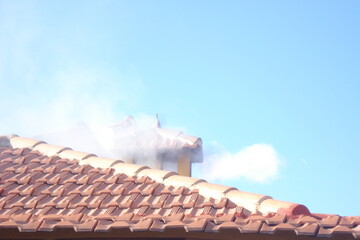 Chimenea con humo