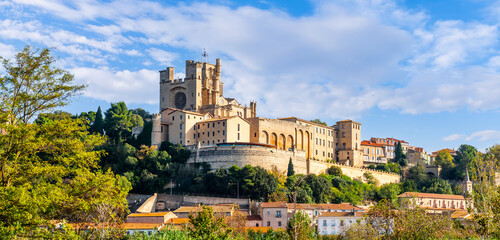 Obraz premium Saint-Nazaire Cathedral on the Orb River in Béziers, Occitanie, France