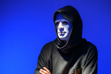 仮面をつけた覆面ハッカー