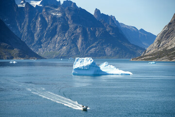 Eisberge im Prince Christian Sound in Greenland