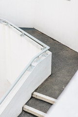 Obraz premium a concrete stair case with a handrail that says no