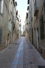 Naklejka premium Rue étroite dans la vieille ville de Montpellier
