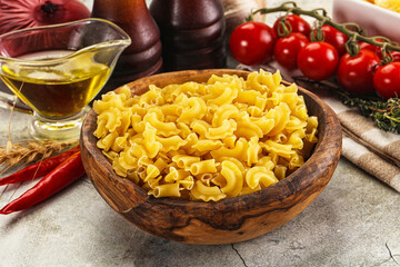 Raw dry Italian pasta Gallo