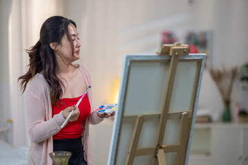 Obraz premium Woman Painting at Home Studio