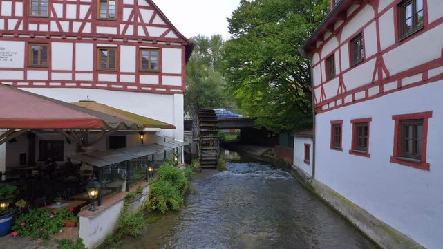 Alte Fachwerkh&auml;user im Fischerviertel an der grossen Blau, Ulm, Baden-W&uuml;rttemberg, Deutschland