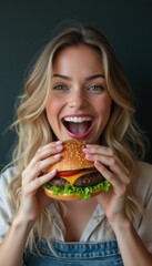 Naklejka premium A smiling woman takes a big bite of a juicy burger, enjoying a delicious and satisfying meal.