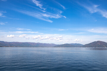 山々に囲まれた琵琶湖の美しい景色