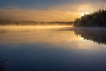 Obraz premium sunrise over the lake with mist and fog