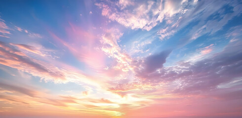Obraz premium Beautiful sky with stunning clouds at sunset. A photo of the colorful pink and blue sky with a gradient in shades of orange, yellow, purple, and green