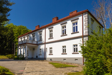 Obraz premium Zabytkowy dwór w Marcinkowicach.