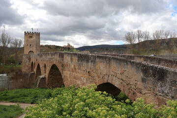Puente medieval de Fr&iacute;as, Burgos.