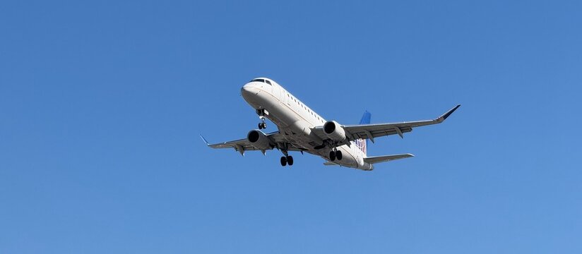 united embraer 175LR banni&egrave;re