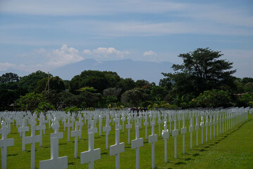 Obraz premium Bandung, Indonesia - January 8, 2023: Ereveld Pandu is one of 7 Netherlands war cemeteries in Indonesia where around 4000 war victims are buried.