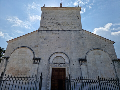 Cattedrale di San Pelino e resti dell'antica Corfinium, Corfino, Abruzzo