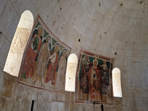Cattedrale di San Pelino e resti dell'antica Corfinium, Corfino, Abruzzo