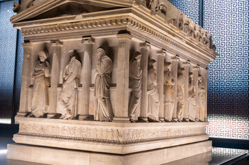 Obraz premium Sarcophagus of mourning women, Royal necropolis of Ayaa near Sidon, Lebanon, in the same burial chamber. This columned sarcophagus from the pre-Roman period, a work of the Hellenistic period, 