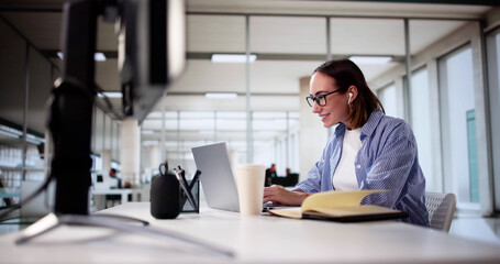 Fototapeta premium Online Virtual Tax Software Training Video