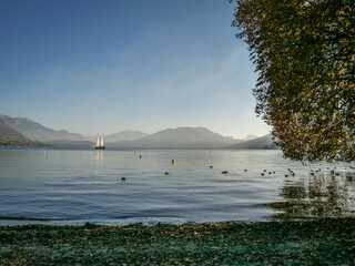 Parc de l'Impérial Palace face au lac d'Annecy en Haute-Savoie, France