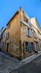 ARLES (Bouches-du-Rhône)