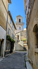 ARLES (Bouches-du-Rhône)