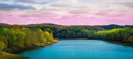 Fototapete Rund Tranquil autumn landscape along the Osage River and Lake Ozarks in Missouri, United States © Naya Na