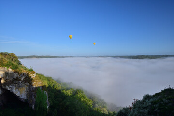 Balloon over the sea of ​​clouds Domme, France / 雲海の気球  ドンム フランス