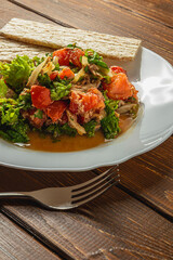 vegetable salad with tuna dressed with honey, olive oil and balsamic vinegar