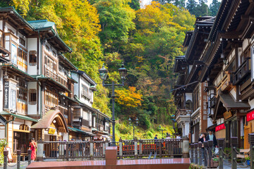 紅葉の頃の銀山温泉