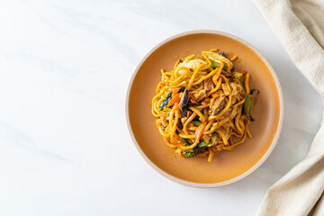 stir-fried yakisoba noodles with vegetable in vegan style