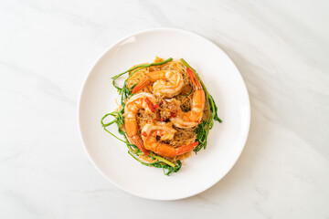 Stir-fried rice vermicelli and water mimosa with shrimps