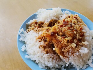 Pork lard gravy on cooked rice is a popular food in Taiwan