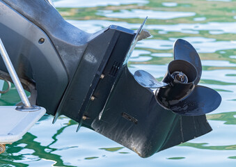 boat propeller on hub of outboard motor