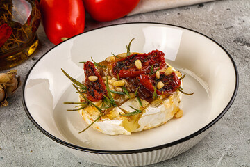 Baked camembert cheese with honey