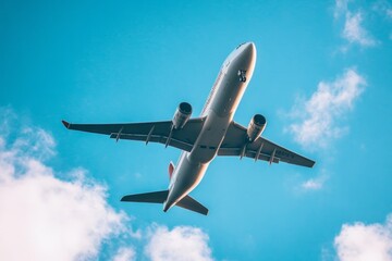 Obraz premium Silhouette of passenger airplane flying in cloudy sky at sunset
