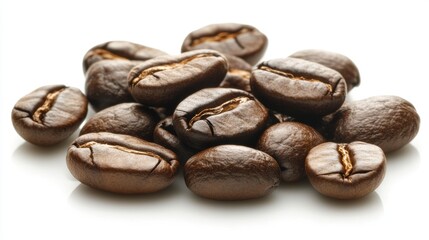 Naklejka premium Roasted Coffee Beans Closeup Isolated on White Background