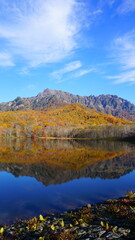 Obraz premium 紅葉の鏡池