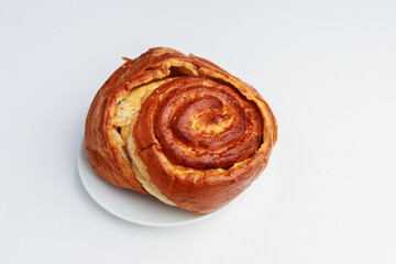 cinnamon roll on plate isolated on white background