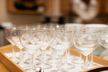 kieliszki szampana na powitanie gości