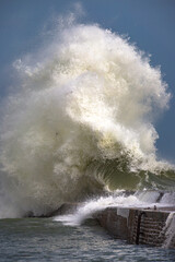 Vague digue Lomener