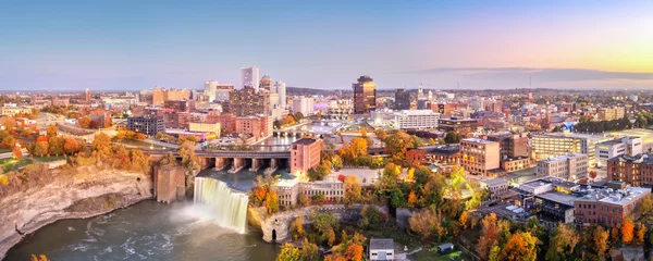Keuken foto achterwand Rochester, New York, USA cityscape on the Genesee River and High Falls at twilight. © SeanPavonePhoto